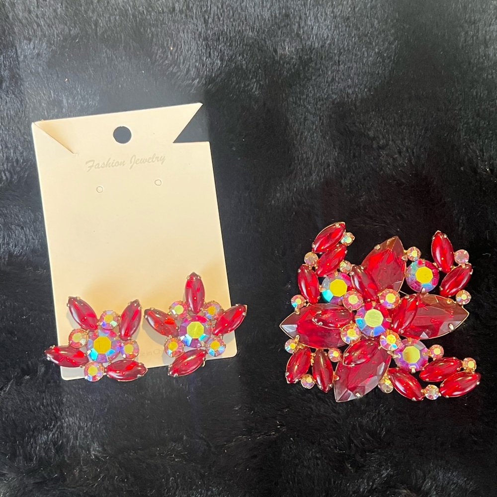 Vintage Signed Garne Jewelry Ruby Red and luminescent gem Brooch and Earring set
